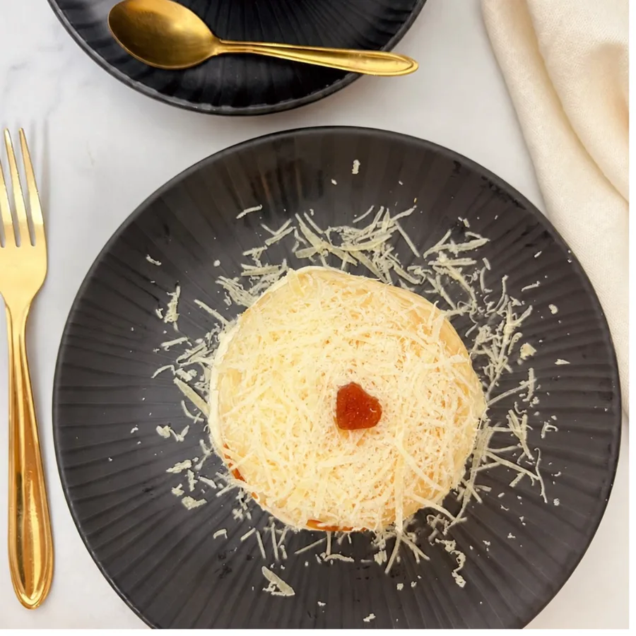 Pãozinho delícia Romeu e Julieta com coração de goiabada